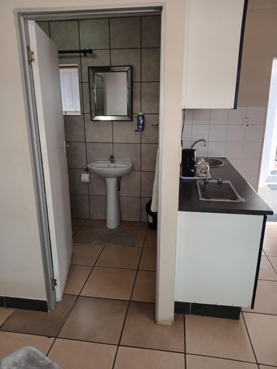 African Kingdom Guest House Boksburg Ngoại thất bức ảnh