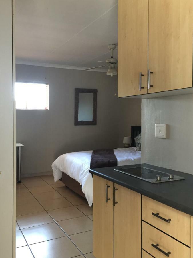 African Kingdom Guest House Boksburg Ngoại thất bức ảnh